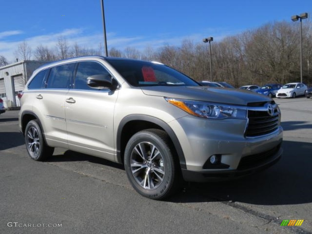 2016 Highlander XLE - Creme Brulee Mica / Black photo #1