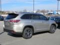 2016 Creme Brulee Mica Toyota Highlander XLE  photo #26