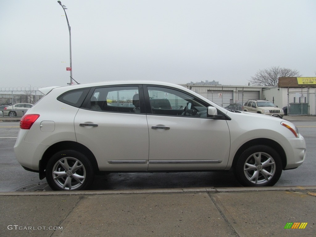 2013 Rogue S AWD - Pearl White / Gray photo #9