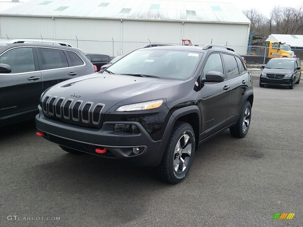 2017 Cherokee Trailhawk 4x4 - Diamond Black Crystal Pearl / Black photo #1