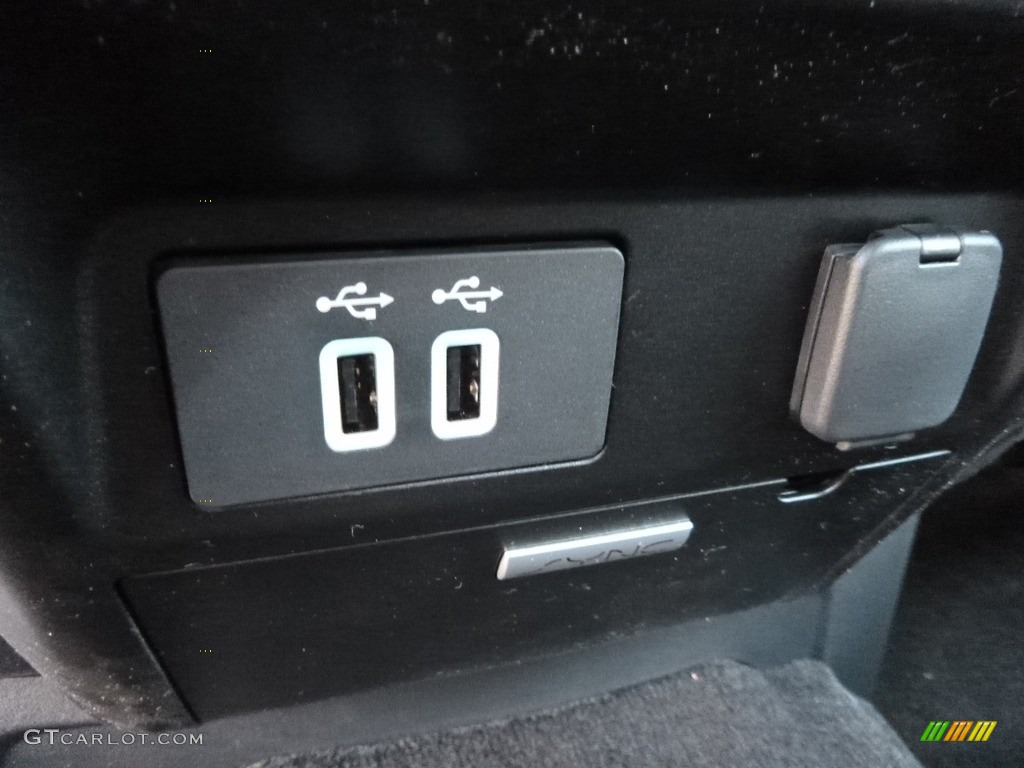 2017 F150 XLT SuperCrew 4x4 - Caribou / Earth Gray photo #19