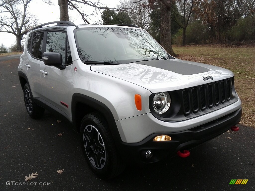 2017 Renegade Trailhawk 4x4 - Glacier Metallic / Black photo #4