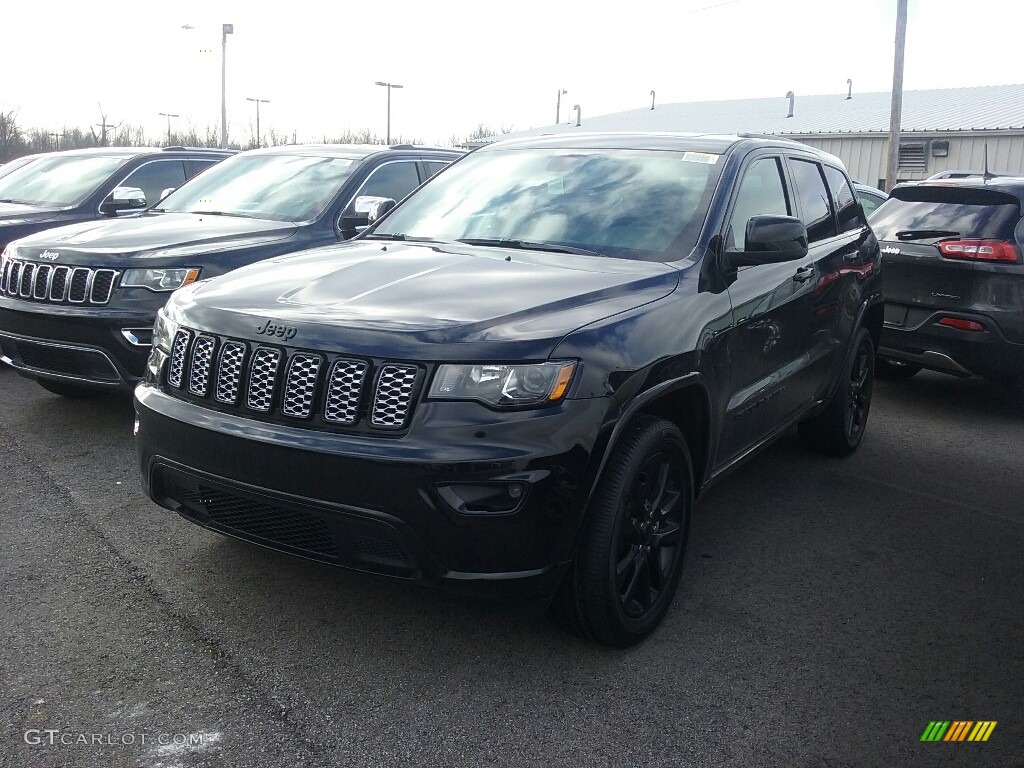 2017 Grand Cherokee Laredo 4x4 - Diamond Black Crystal Pearl / Black photo #1