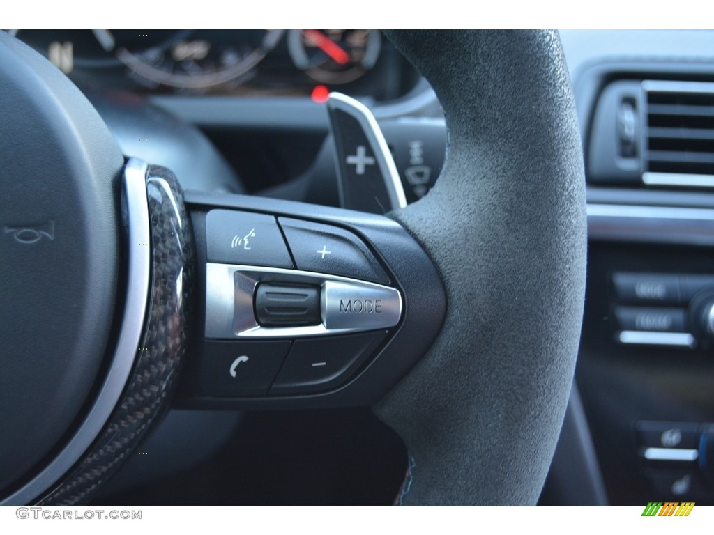 2015 BMW M6 Coupe Controls Photos