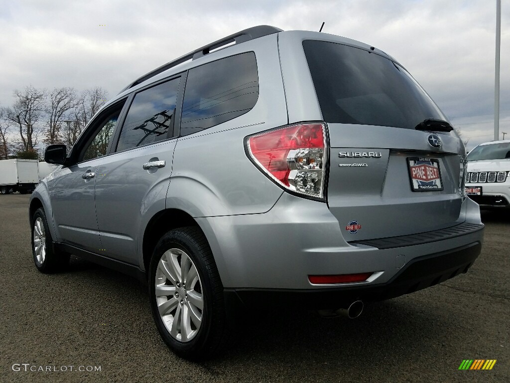 2013 Forester 2.5 X Premium - Ice Silver Metallic / Black photo #11