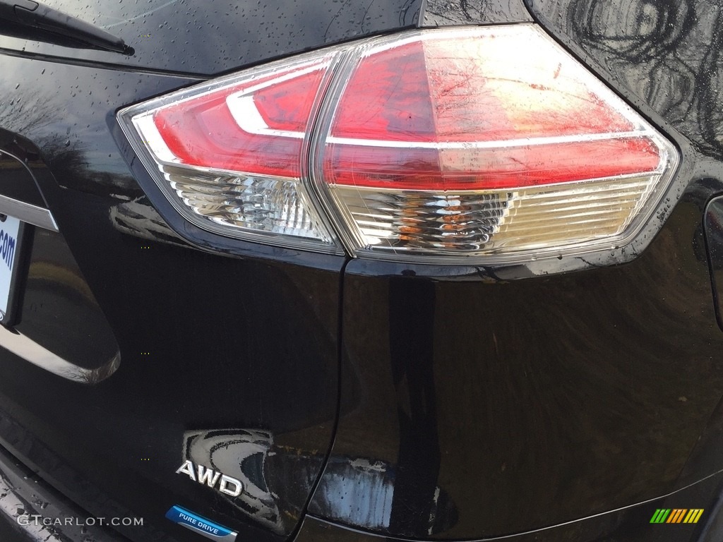 2014 Rogue S AWD - Super Black / Charcoal photo #22