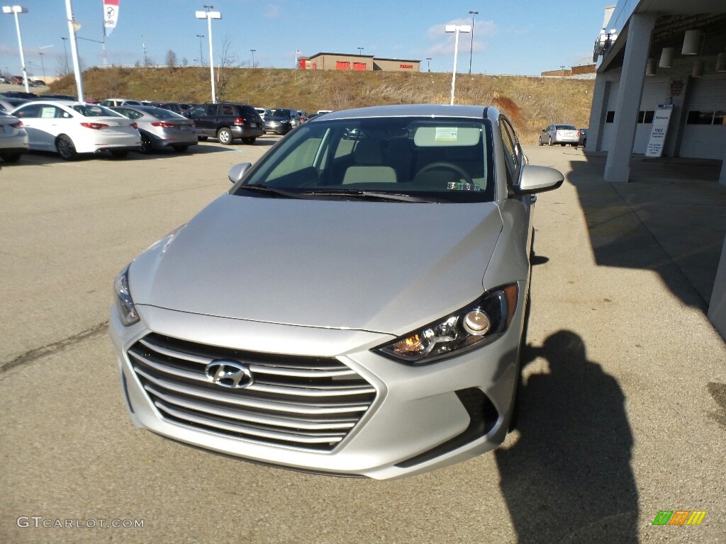2017 Elantra SE - Silver / Gray photo #4