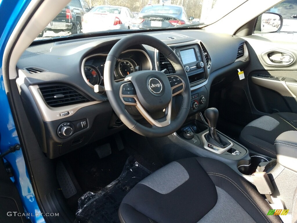Black Interior 2017 Jeep Cherokee Altitude 4x4 Photo #117810043