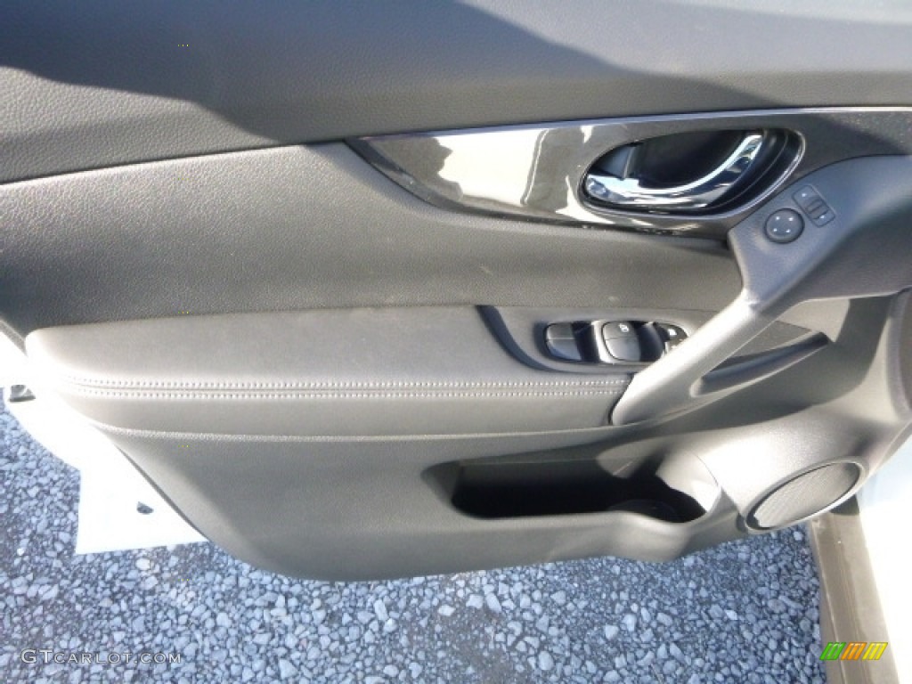 2017 Rogue SV AWD - Pearl White / Charcoal photo #13