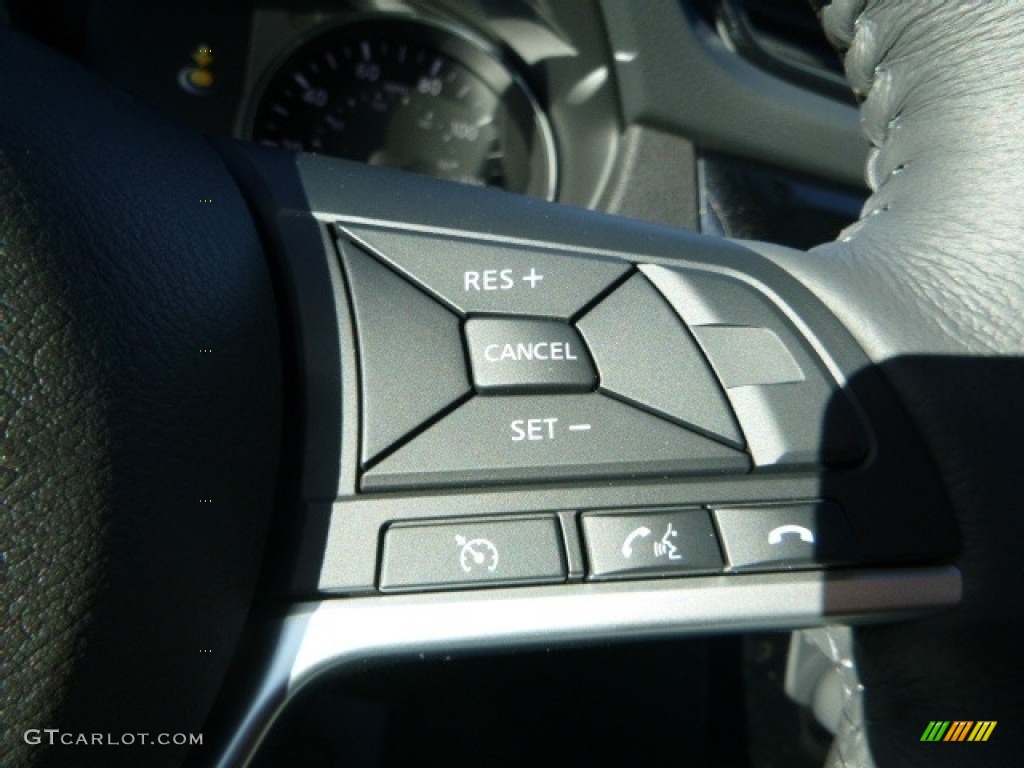 2017 Rogue SV AWD - Pearl White / Charcoal photo #20