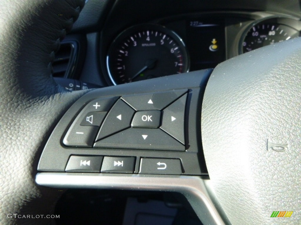 2017 Rogue SV AWD - Pearl White / Charcoal photo #21