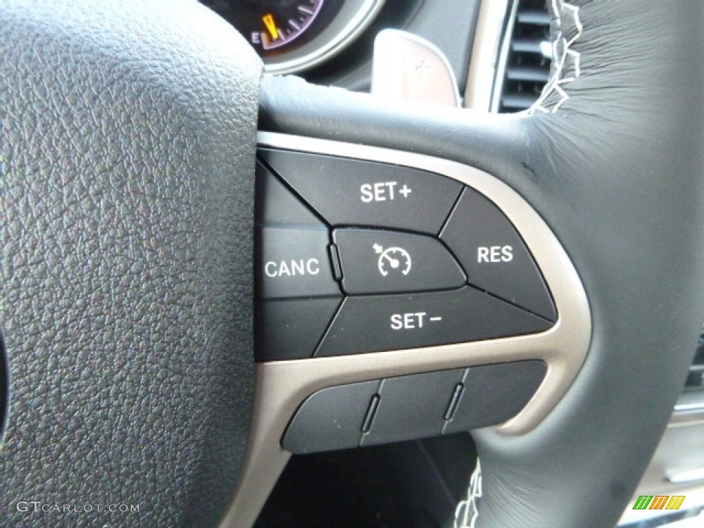 2017 Grand Cherokee Overland 4x4 - Diamond Black Crystal Pearl / Black photo #18