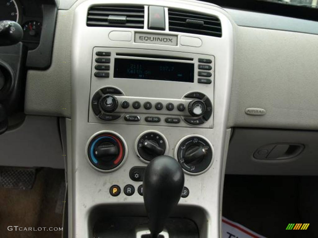 2005 Equinox LS AWD - Meander Green Metallic / Light Gray photo #12