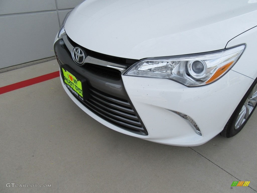 2017 Camry XLE - Super White / Almond photo #10