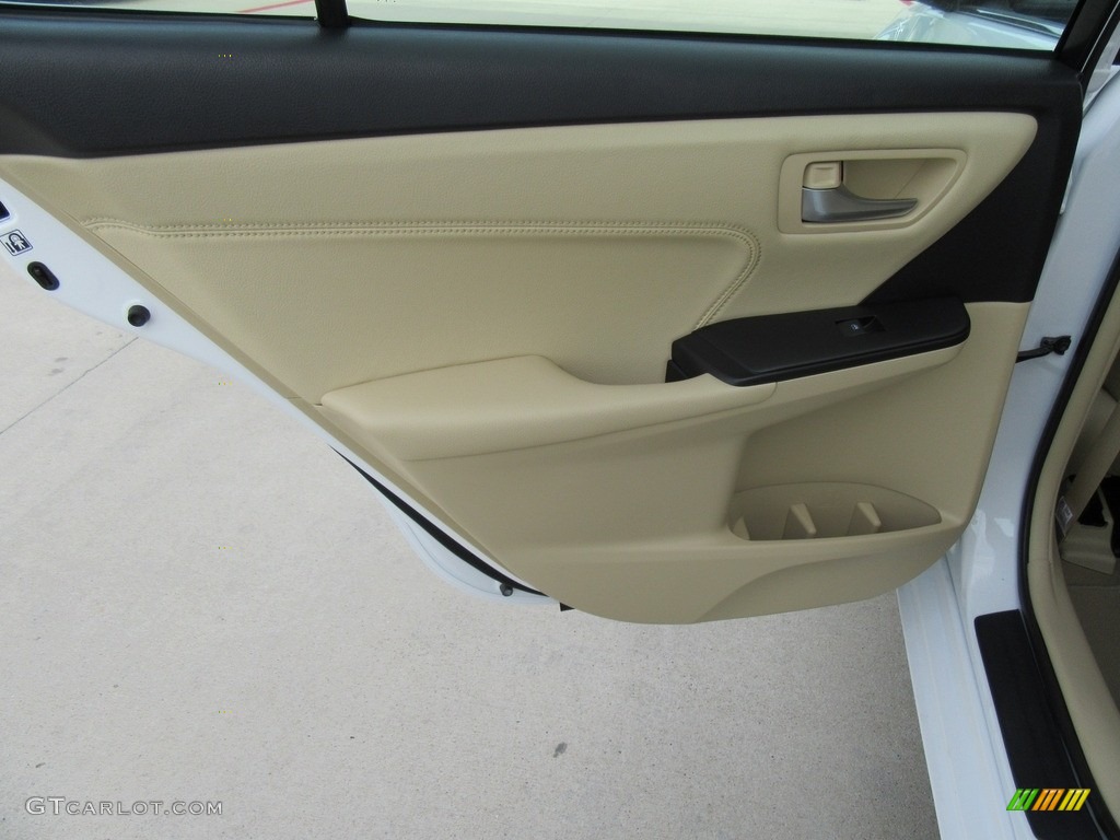 2017 Camry XLE - Super White / Almond photo #17