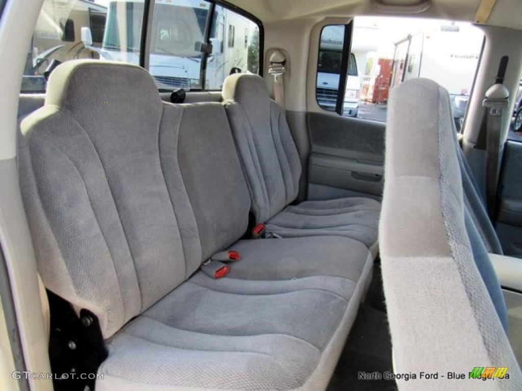 2004 Dakota SLT Quad Cab 4x4 - Light Almond Pearl Metallic / Taupe photo #15