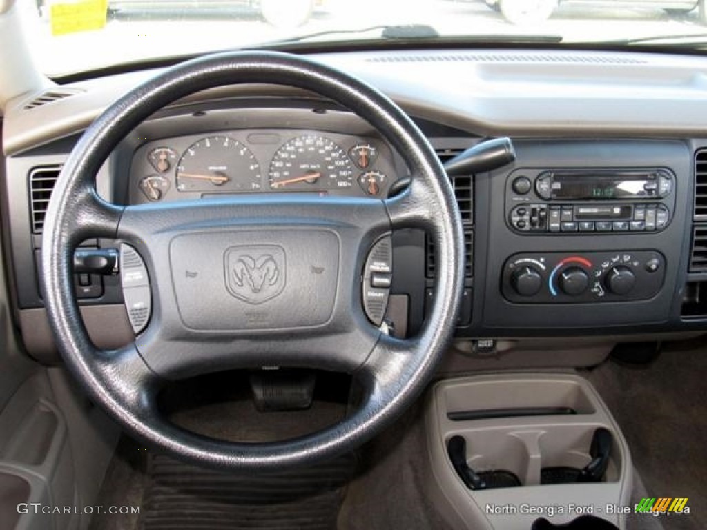 2004 Dakota SLT Quad Cab 4x4 - Light Almond Pearl Metallic / Taupe photo #17