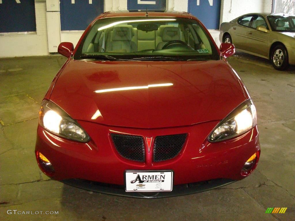 2005 Grand Prix GT Sedan - Sport Red Metallic / Parchment/Dark Pewter photo #2