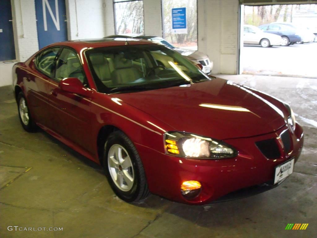 2005 Grand Prix GT Sedan - Sport Red Metallic / Parchment/Dark Pewter photo #3