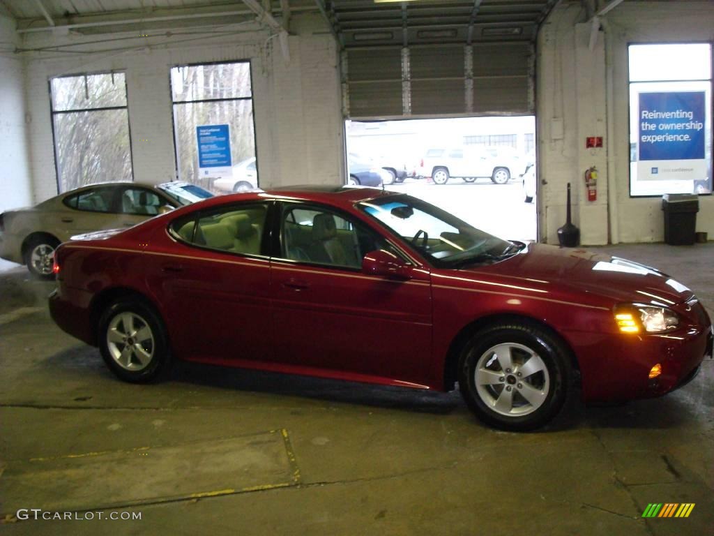 2005 Grand Prix GT Sedan - Sport Red Metallic / Parchment/Dark Pewter photo #4