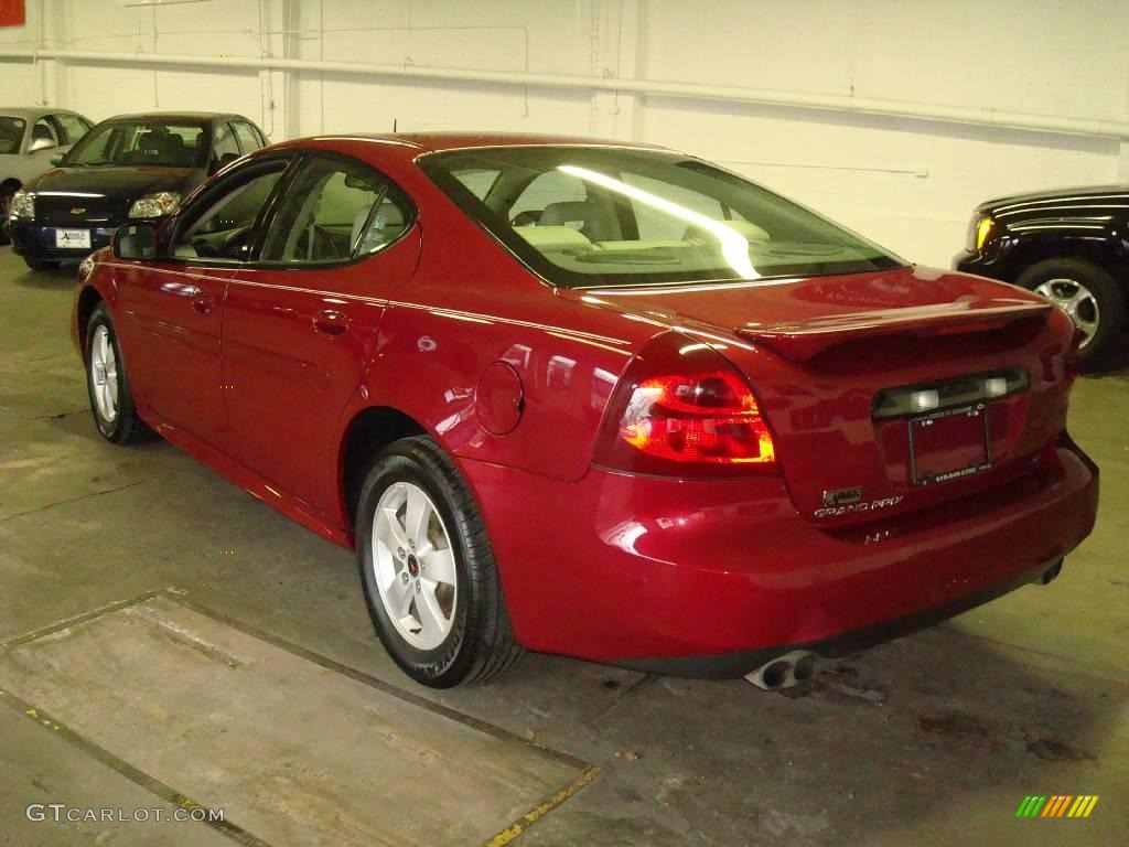 2005 Grand Prix GT Sedan - Sport Red Metallic / Parchment/Dark Pewter photo #7