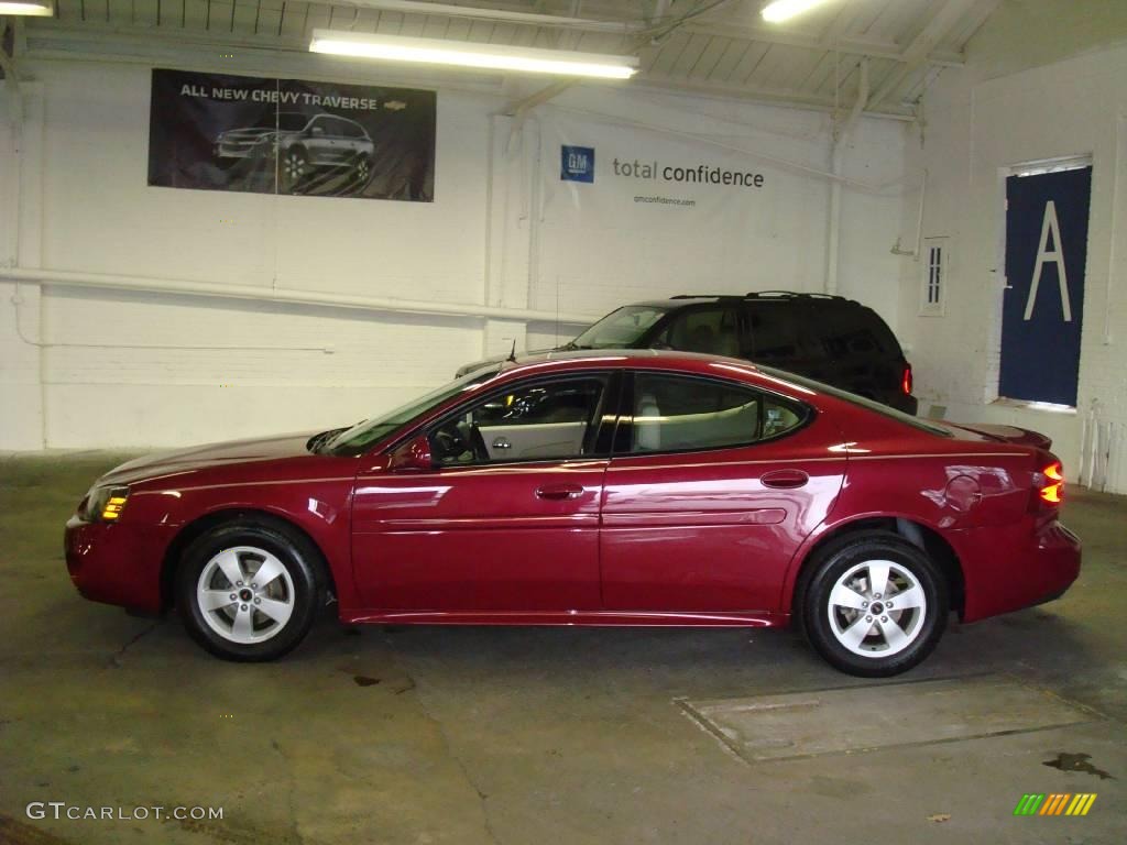 2005 Grand Prix GT Sedan - Sport Red Metallic / Parchment/Dark Pewter photo #8