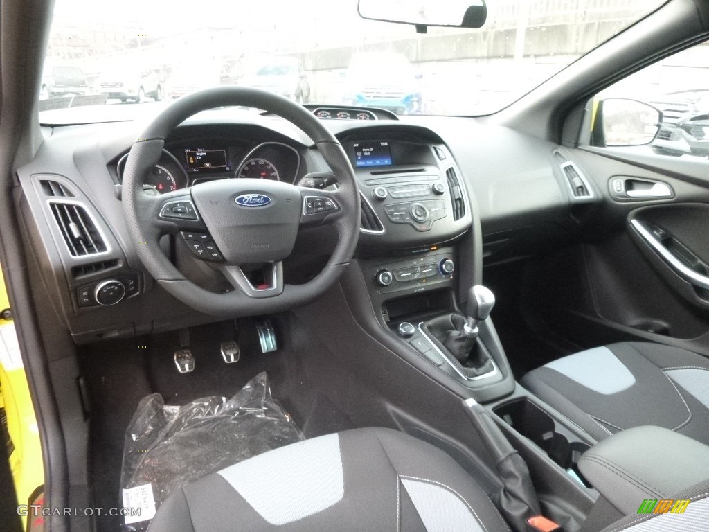 Charcoal Black Interior 2017 Ford Focus ST Hatch Photo #117854986
