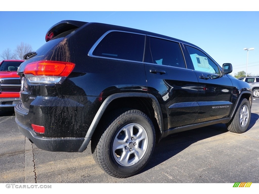 2017 Grand Cherokee Laredo - Diamond Black Crystal Pearl / Black photo #3