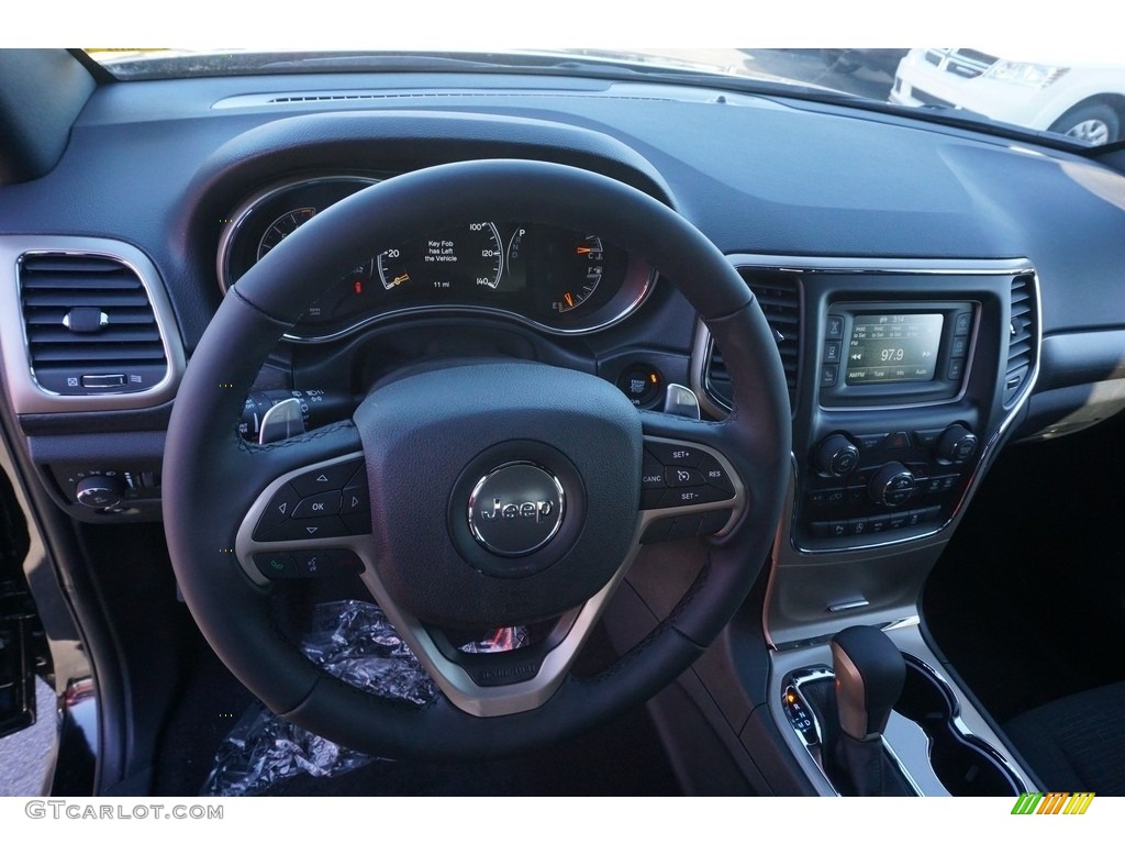 2017 Grand Cherokee Laredo - Diamond Black Crystal Pearl / Black photo #7