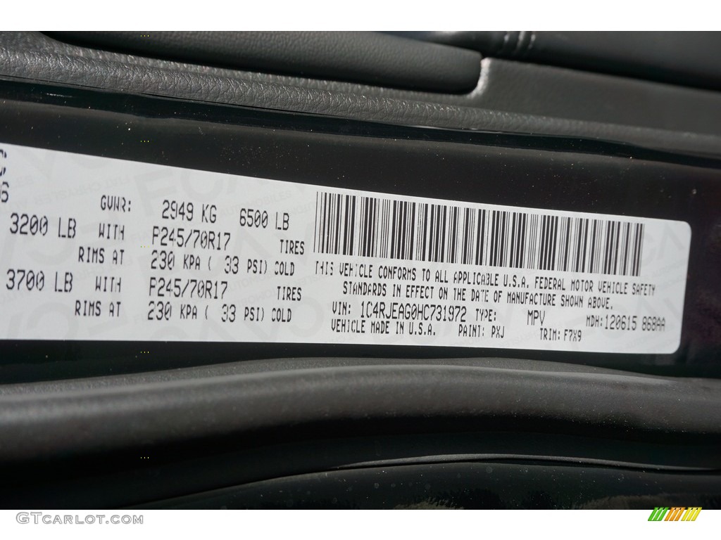 2017 Grand Cherokee Laredo - Diamond Black Crystal Pearl / Black photo #9
