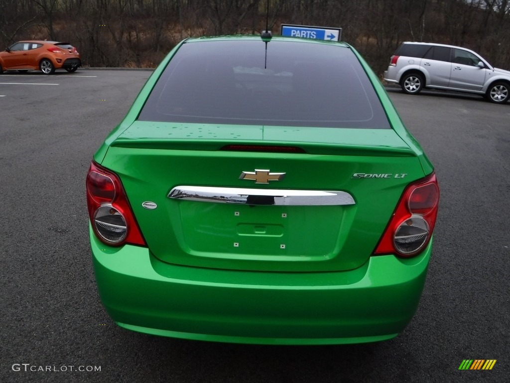 2015 Sonic LT Sedan - Dragon Green Metallic / Jet Black/Dark Titanium photo #9