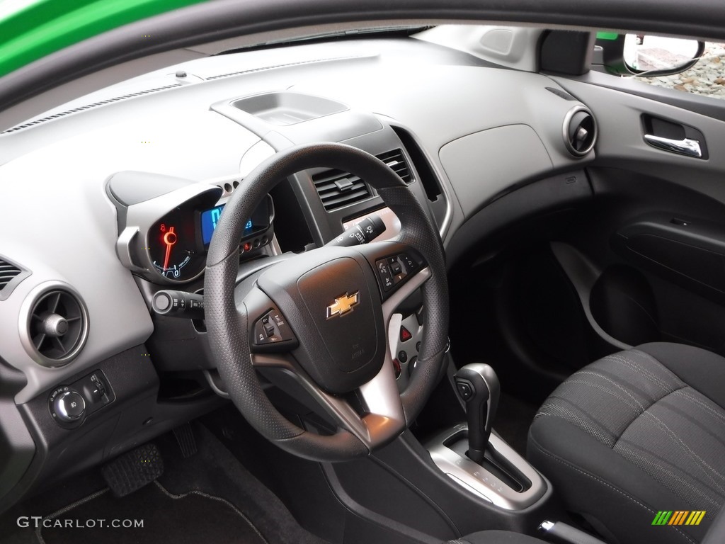2015 Sonic LT Sedan - Dragon Green Metallic / Jet Black/Dark Titanium photo #12