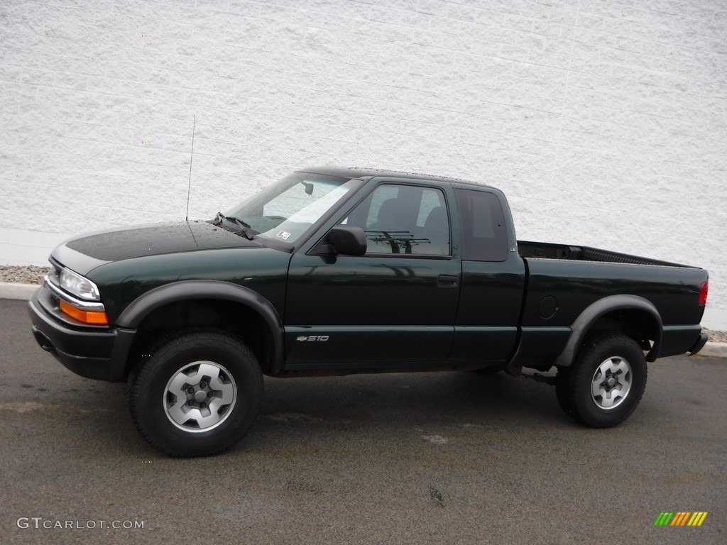 2001 S10 LS Extended Cab 4x4 - Forest Green Metallic / Graphite photo #2