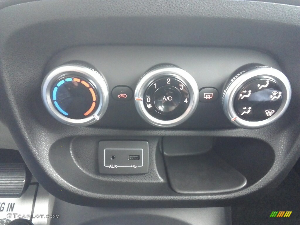 2017 Fiat 500L Pop Controls Photo #117881881