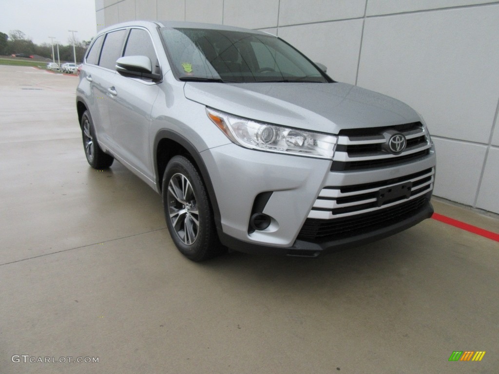 Celestial Silver Metallic 2017 Toyota Highlander LE Exterior Photo #117884983