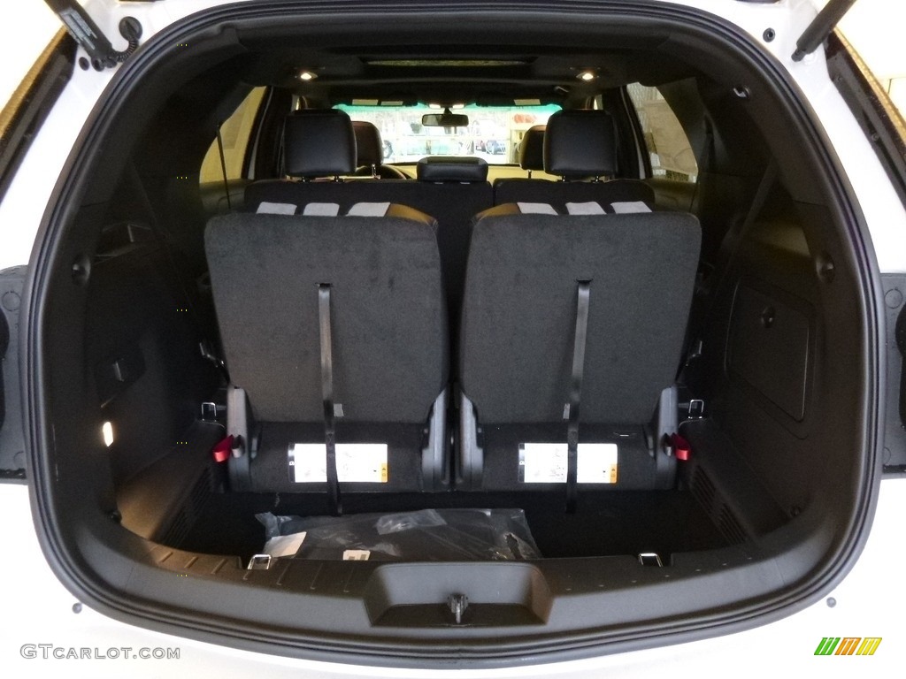 2017 Explorer XLT 4WD - White Platinum / Sport Appearance Dark Earth Gray photo #4