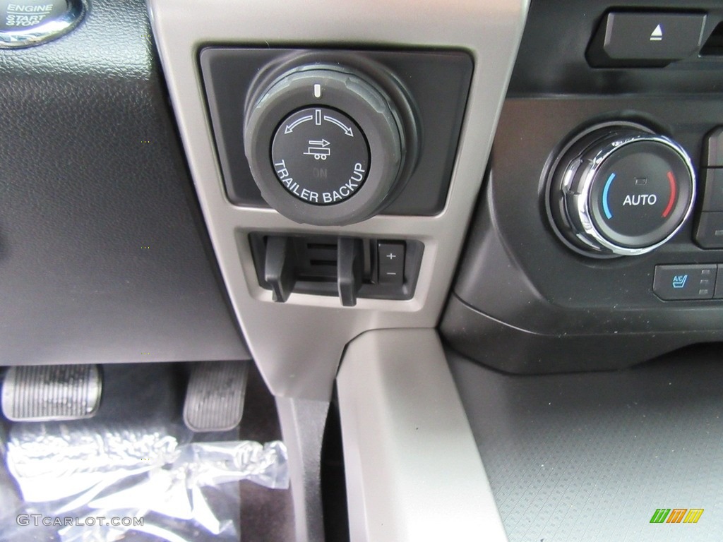 2017 F150 Lariat SuperCrew 4X4 - Ingot Silver / Earth Gray photo #30