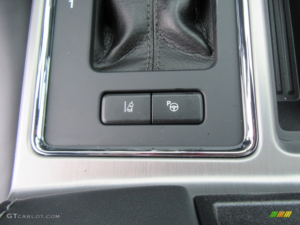 2017 F150 Platinum SuperCrew 4x4 - Shadow Black / Black photo #32