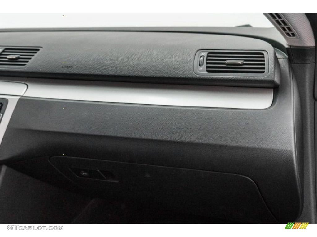 2010 CC Sport - Deep Black Metallic / Black photo #23