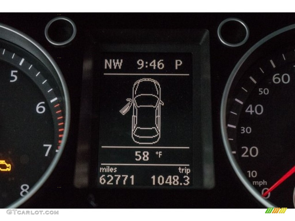 2010 CC Sport - Deep Black Metallic / Black photo #32