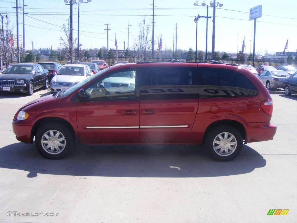 2006 Town & Country Touring - Inferno Red Pearl / Medium Slate Gray photo #5