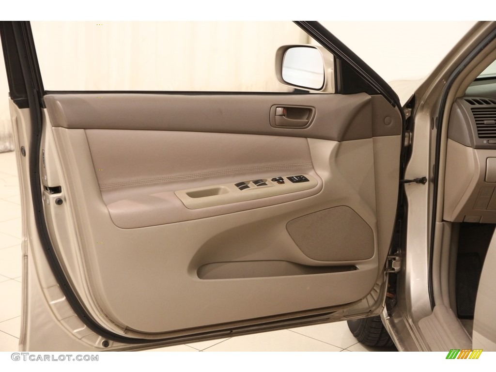 2004 Camry LE - Desert Sand Mica / Taupe photo #4