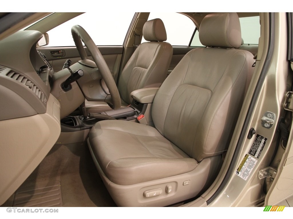 2004 Camry LE - Desert Sand Mica / Taupe photo #5