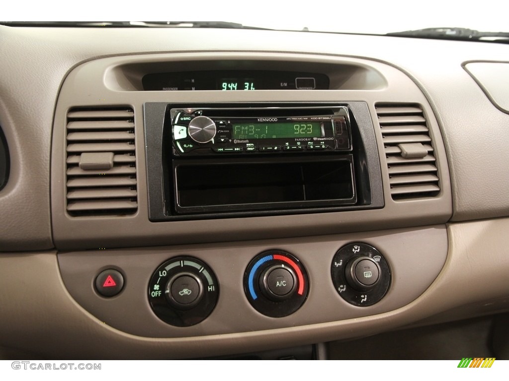 2004 Camry LE - Desert Sand Mica / Taupe photo #8