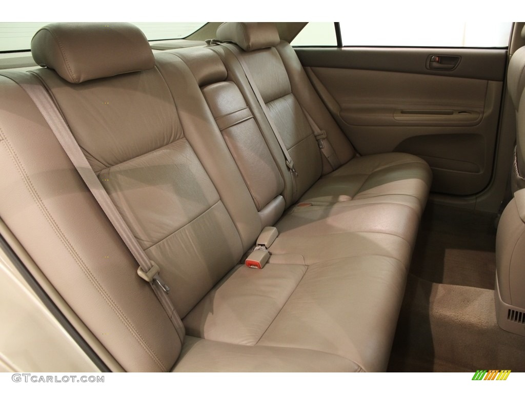 2004 Camry LE - Desert Sand Mica / Taupe photo #13