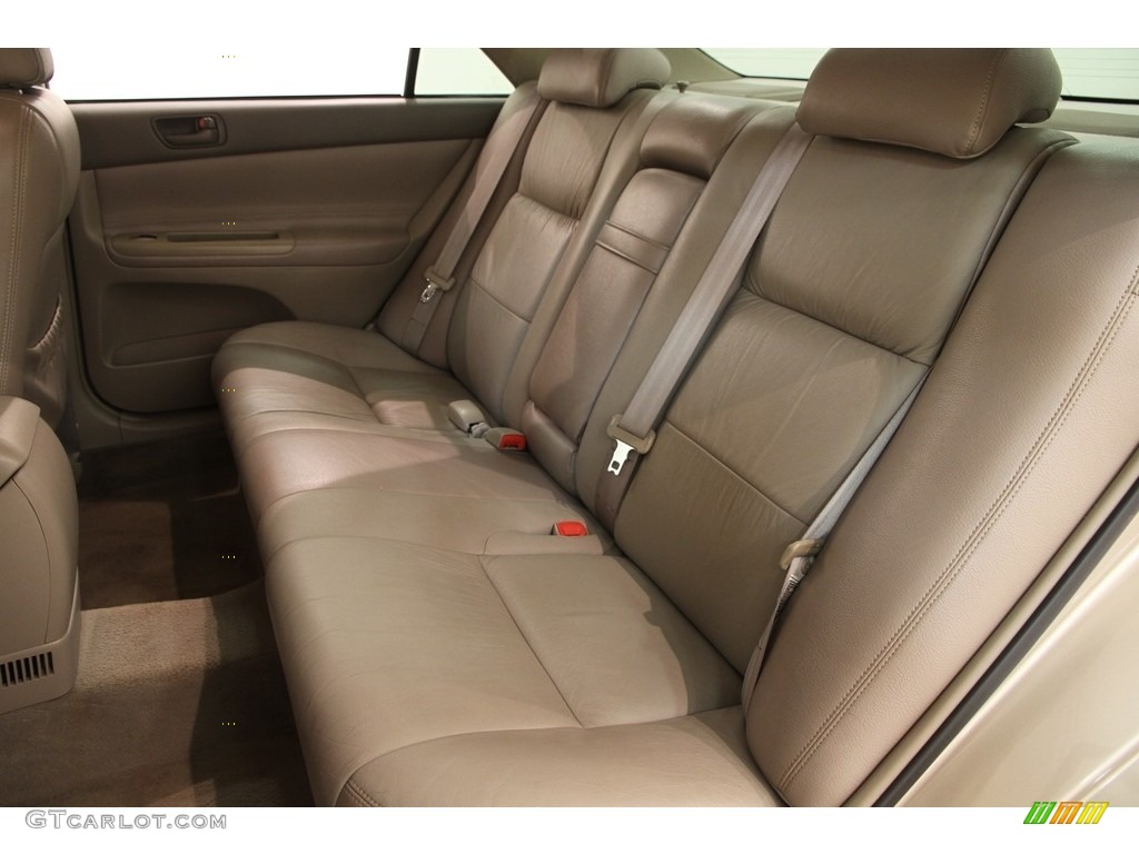 2004 Camry LE - Desert Sand Mica / Taupe photo #14