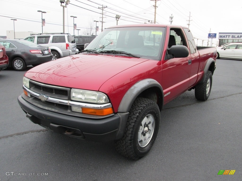 2003 S10 ZR2 Extended Cab 4x4 - Victory Red / Graphite photo #2