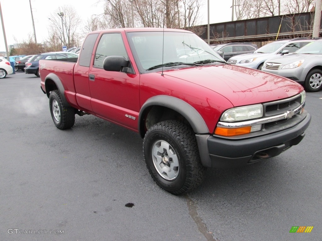 2003 S10 ZR2 Extended Cab 4x4 - Victory Red / Graphite photo #4