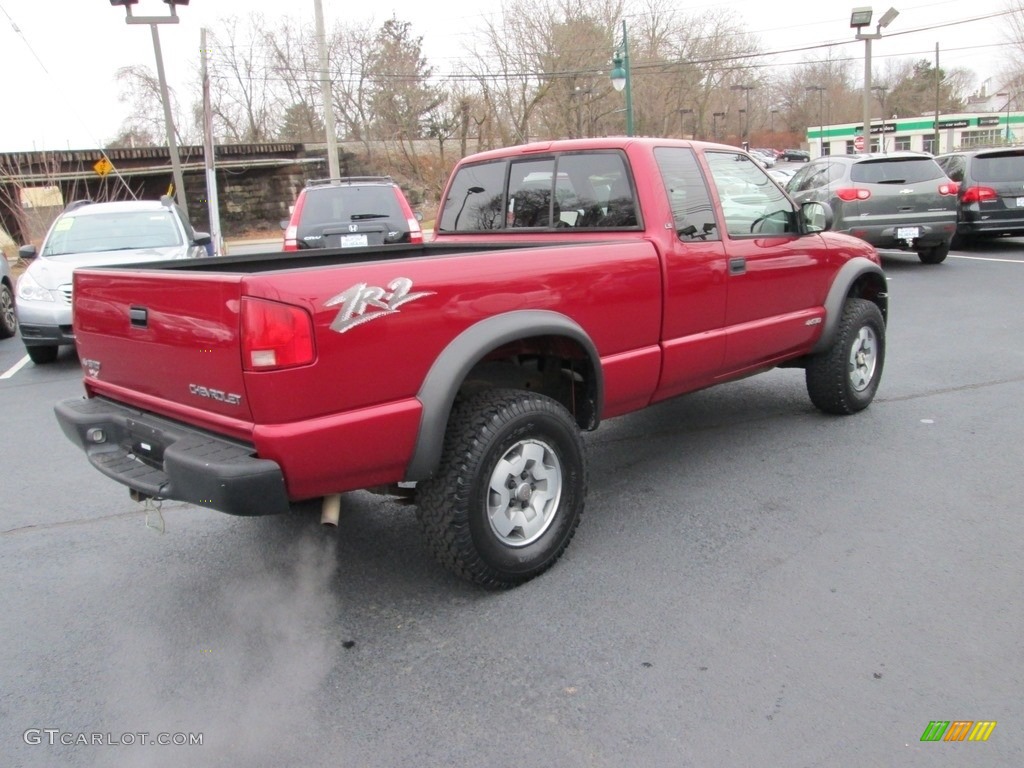2003 S10 ZR2 Extended Cab 4x4 - Victory Red / Graphite photo #6