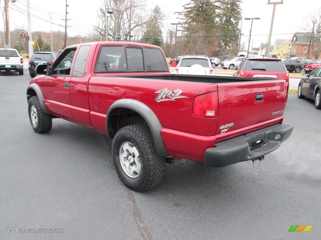 2003 S10 ZR2 Extended Cab 4x4 - Victory Red / Graphite photo #8
